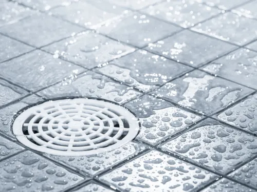 Shower Curb Drainage: Causes and DIY Fixes post illustrative image