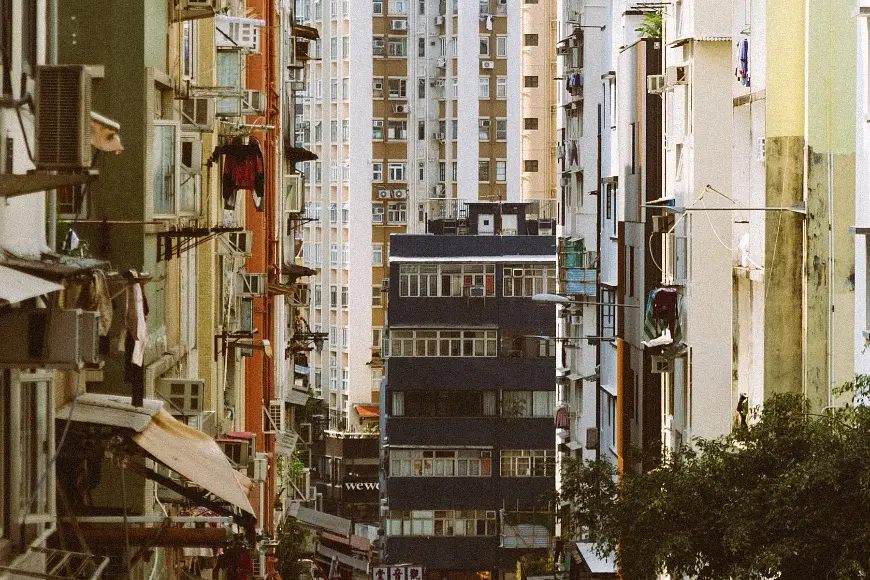 香港分租套房和劏房:合规、处罚与租客权益 post illustrative image